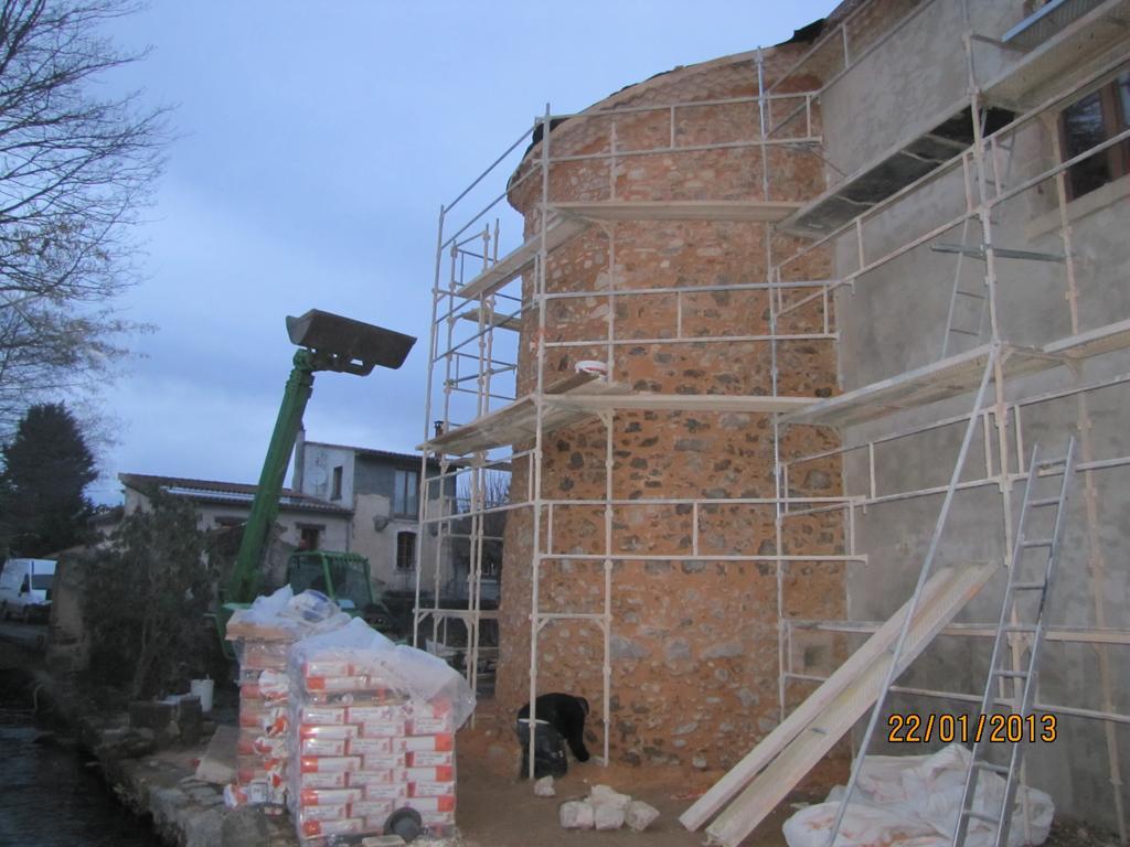 Chateau Des Aiguilles Saint-Remy-de-Chargnat Bagian luar foto