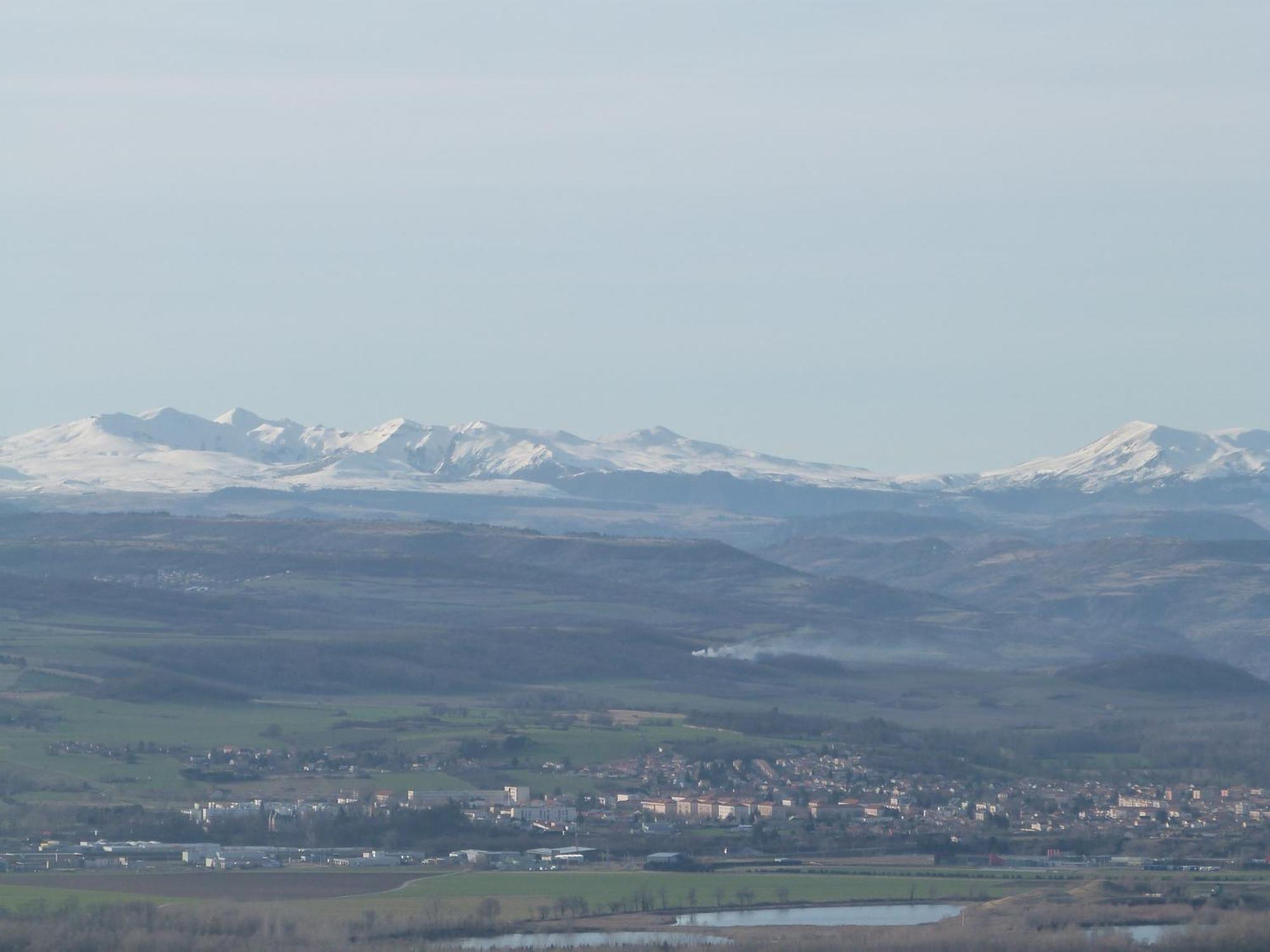 Chateau Des Aiguilles Saint-Remy-de-Chargnat Bagian luar foto