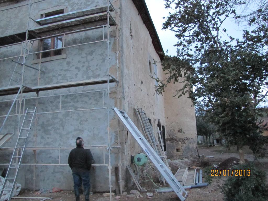 Chateau Des Aiguilles Saint-Remy-de-Chargnat Bagian luar foto