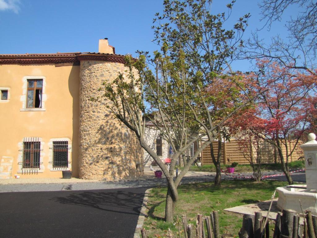 Chateau Des Aiguilles Saint-Remy-de-Chargnat Bagian luar foto