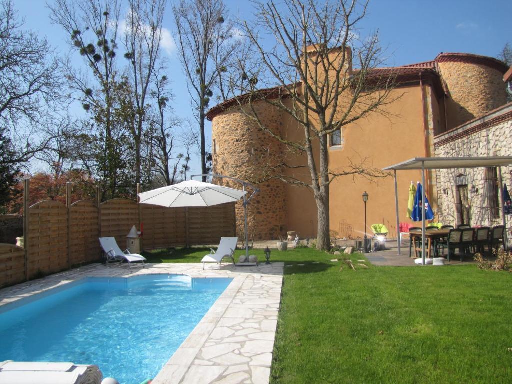 Chateau Des Aiguilles Saint-Remy-de-Chargnat Bagian luar foto