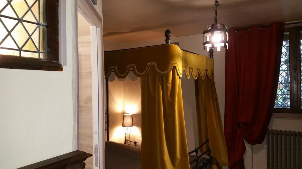 Chateau Des Aiguilles Saint-Remy-de-Chargnat Bagian luar foto