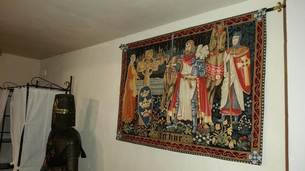 Chateau Des Aiguilles Saint-Remy-de-Chargnat Bagian luar foto