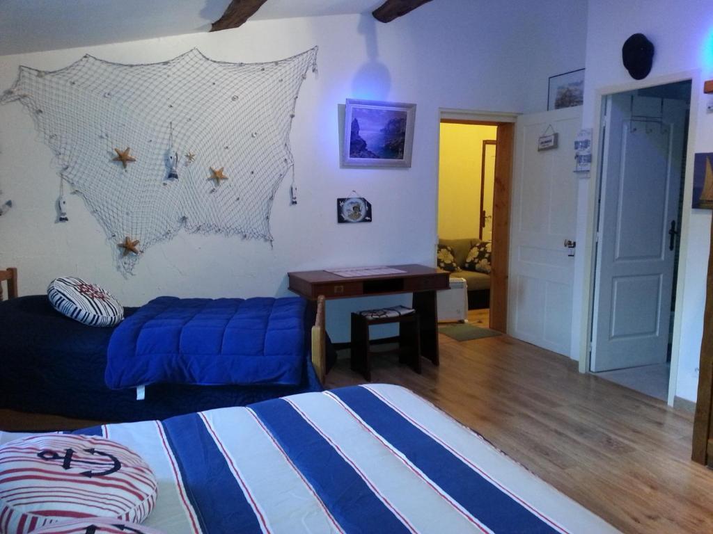 Chateau Des Aiguilles Saint-Remy-de-Chargnat Ruang foto