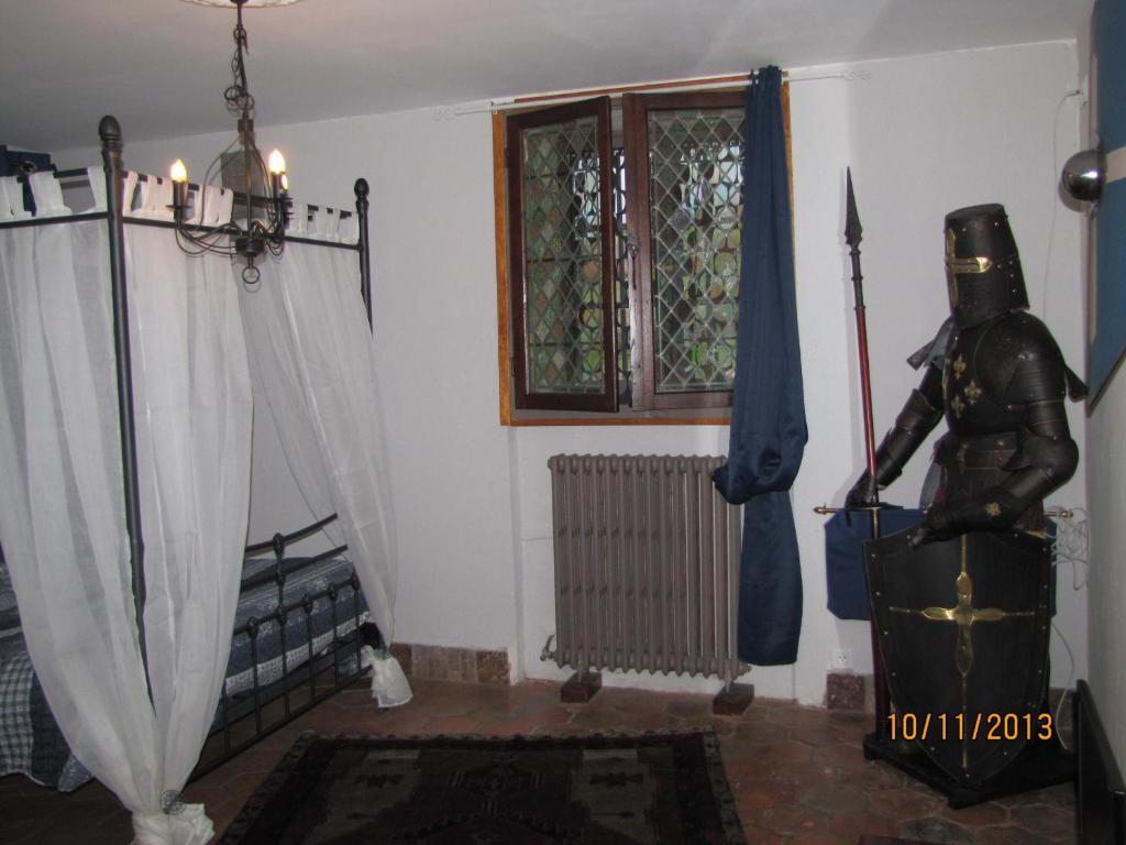 Chateau Des Aiguilles Saint-Remy-de-Chargnat Ruang foto